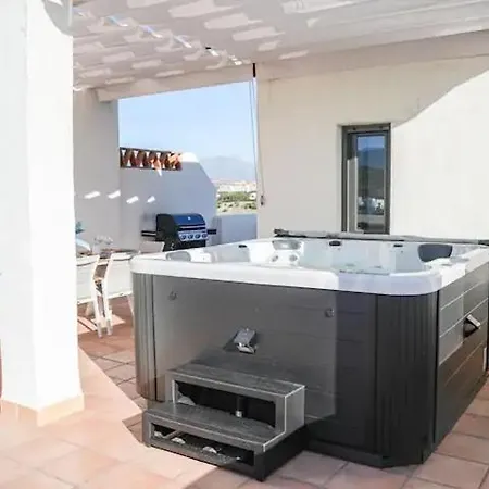 Apartment Penthouse In Met Jacuzzi En Zeezicht!
