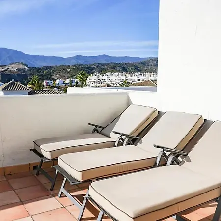 Penthouse In Met Jacuzzi En Zeezicht! Estepona